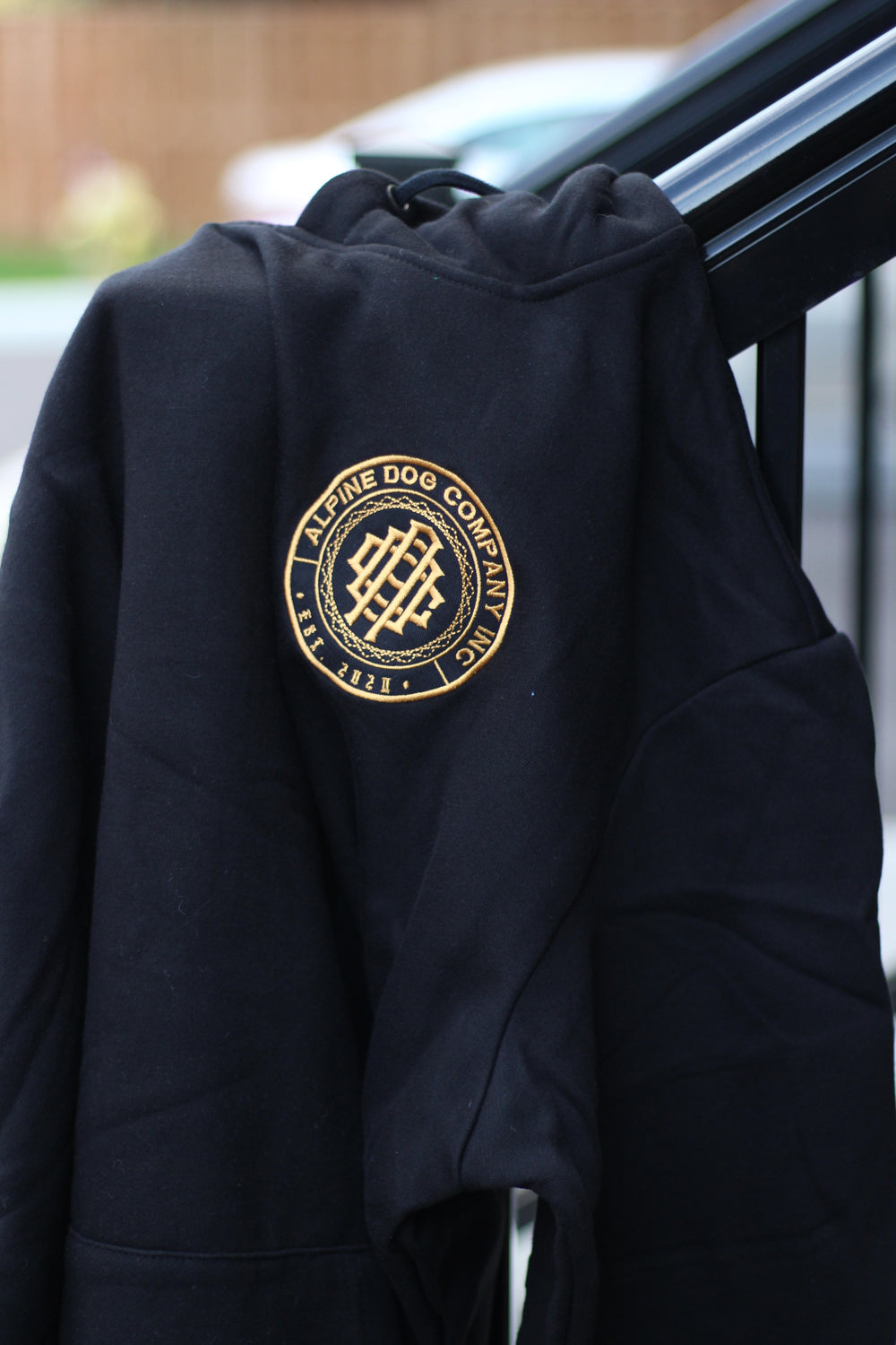 ACCESSORIES & APPAREL