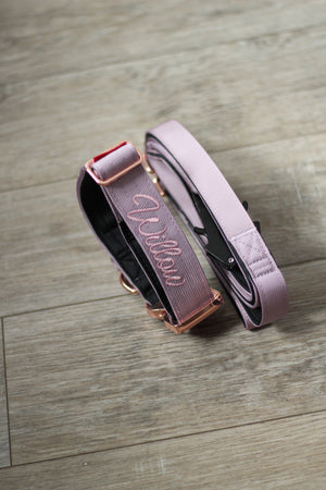
                  
                    Load image into Gallery viewer, 1.5&amp;quot; Tacti Dog Collar Slim Luxe - Rose Gold - Sofia
                  
                